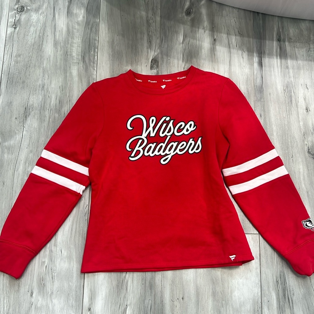 University of Wisconsin Madison vintage style Fanatics sweatshirt